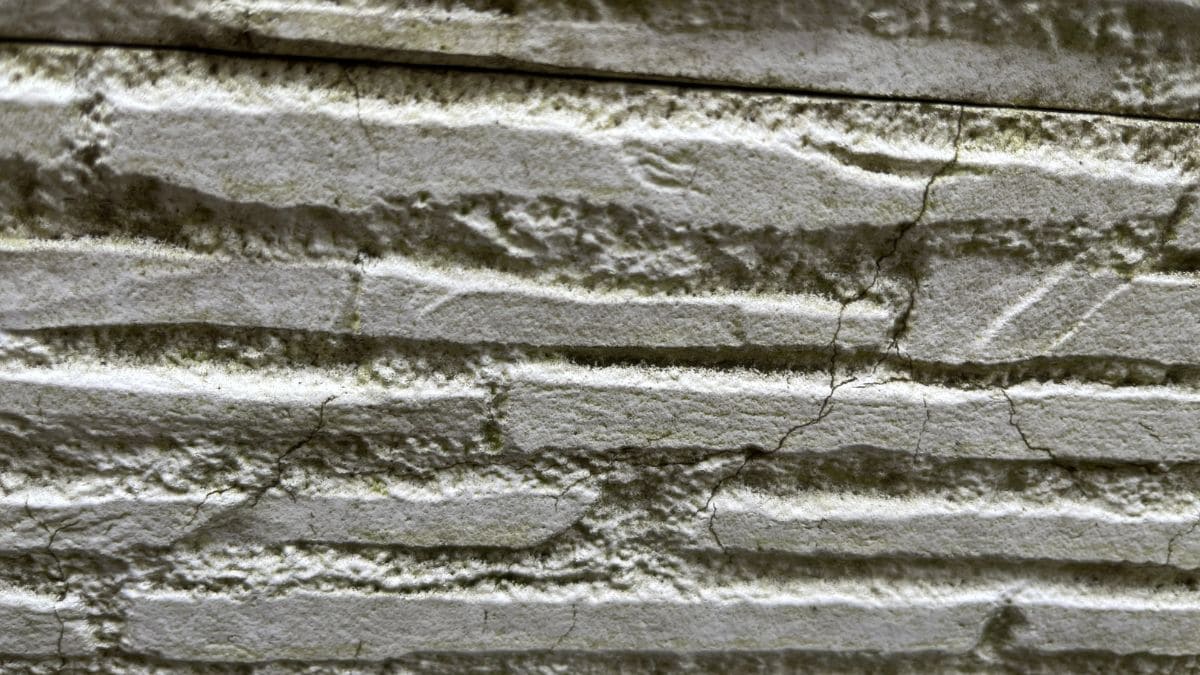 外壁のひび割れ