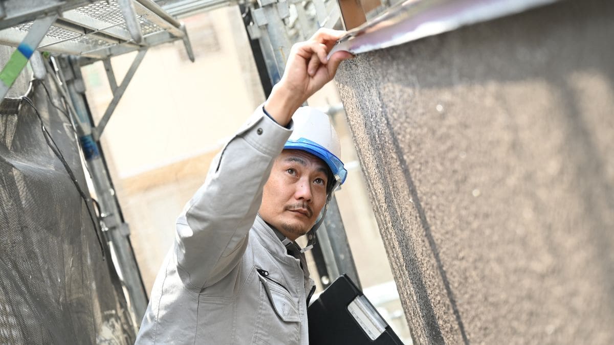 外壁塗装工事中の様子