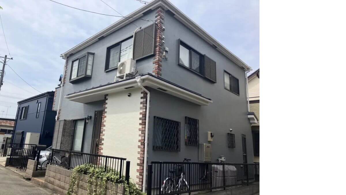 ブルーグレーの住宅