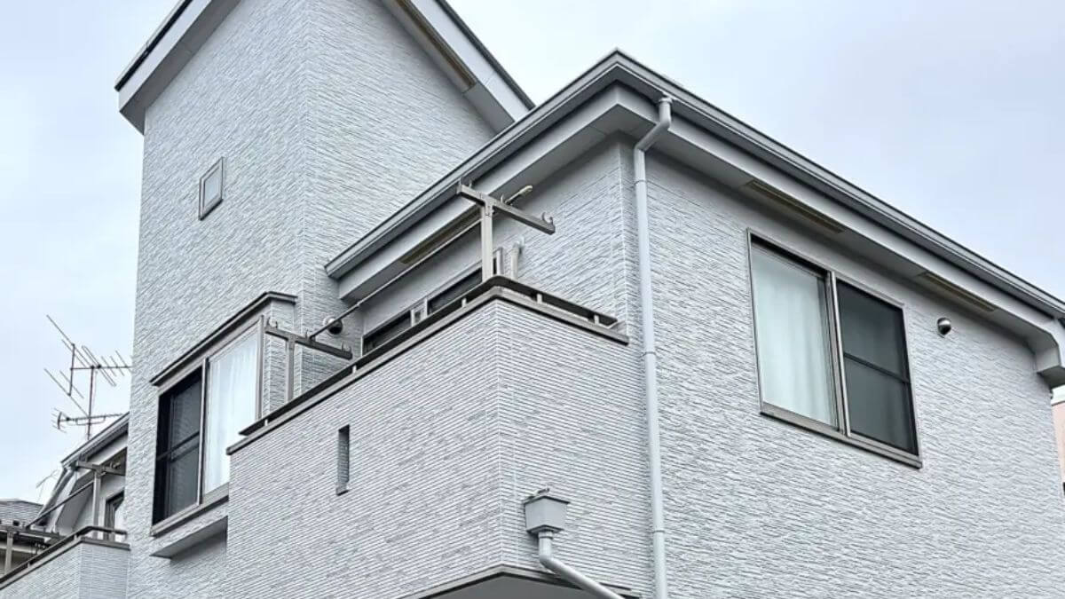 ライトグレーの住宅の施工事例